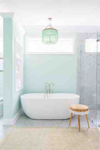 An Outdated Bathroom Becomes a Light-filled Retreat